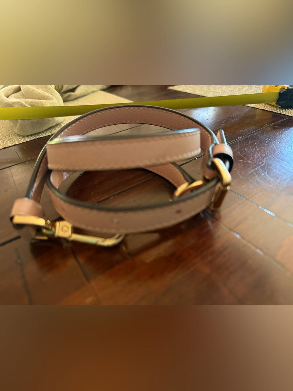 Michael Kors pink/gold saffiano leather crossbody strap - Picture 2 of 8